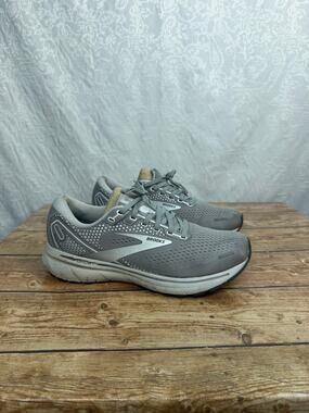 Brooks Ghost Running Shoes Women’s Size 9 Gray
